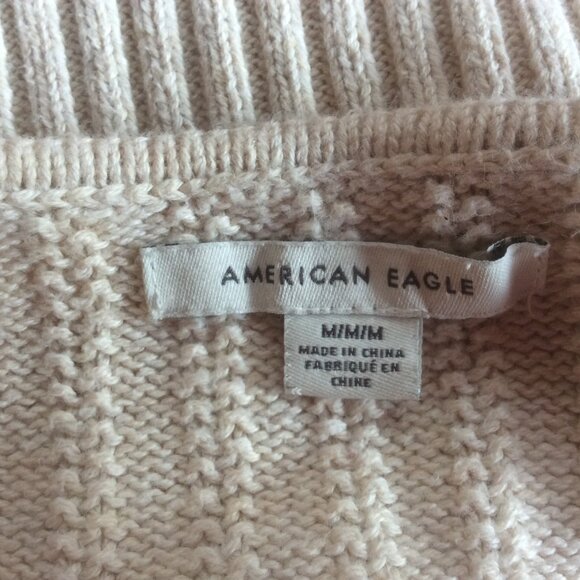 American Eagle Ivory Cable Knit V-Neck Cropped Boho Sweater Tank Top Size Medium - Picture 3 of 5